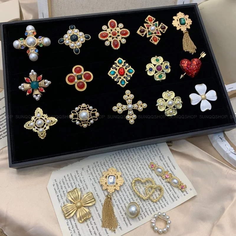 Classic Women Vintage Baroque Crystal Pearl Cross Badge Pins Retro Palace Spille Con Strass Gioielli Da Sposa Per Feste Per Signora