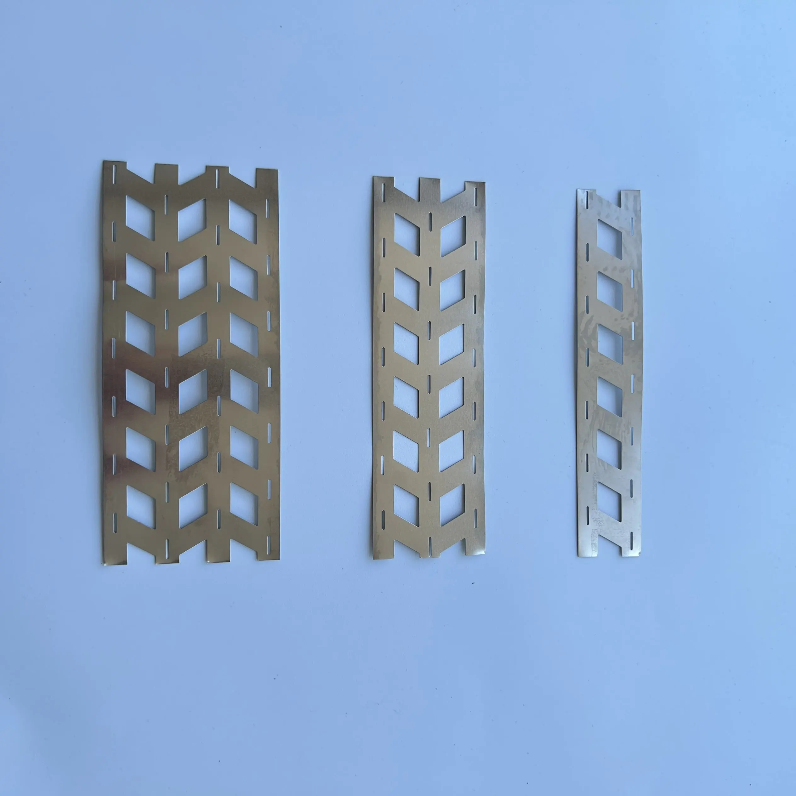 21700 배터리 홀 간격 21.5mm 연결판 스탬프 가공 SPCC 니켈 도금 1미터 병렬 연결 브래킷 없음 니켈 스트립