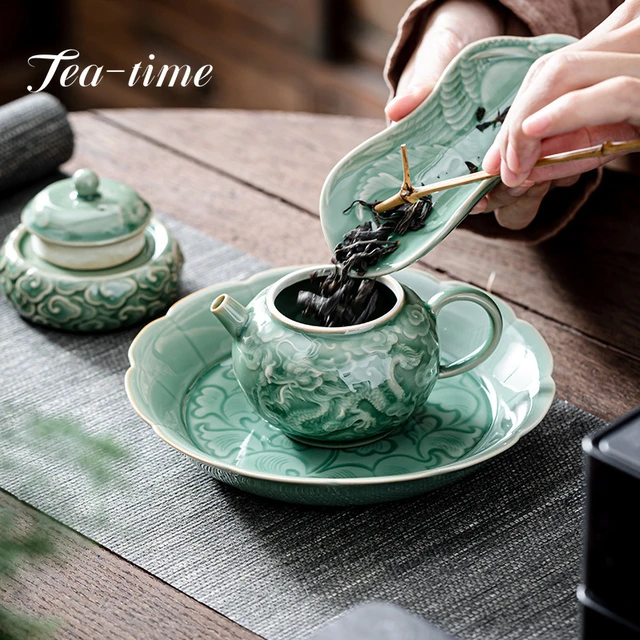 Théière en céramique Yue Kiln avec trou de filtre, théière Dargon gravée à  la main, petite théière domestique, service à thé Kung Fu, 150ml -  AliExpress