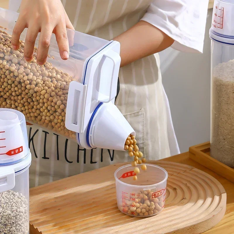 1.5/2kg Kitchen Supplies Food Storage Bucket Portable Moistureproof Storage Tank with Scale Cup Food Bucket Plastic Container 4