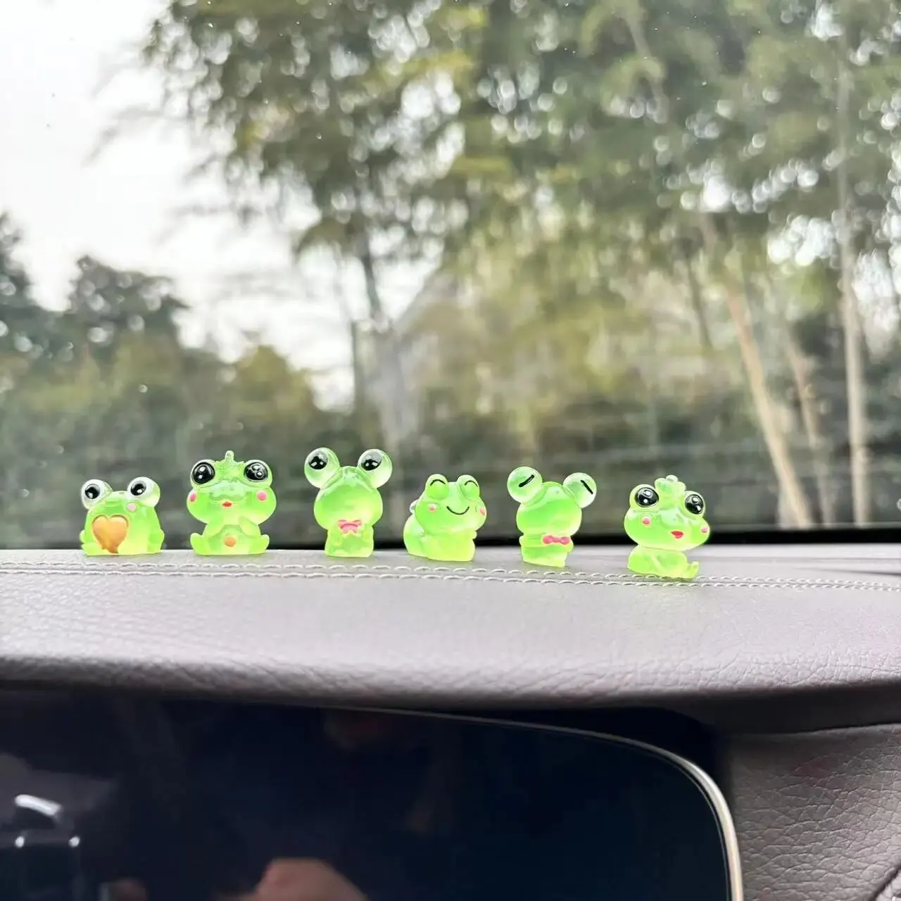 7Pcs Lonely Frog Noctilucent Car Accessories Cartoon Car Center