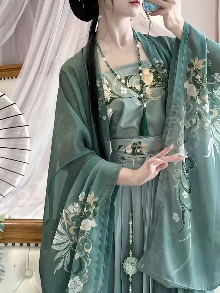 Рисунок 2 - Женское платье Hanfu