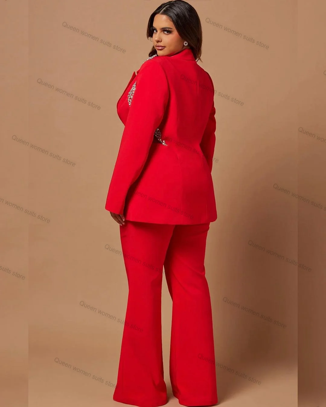 Рисунок 2 - Женский костюм из блейзера и брюк