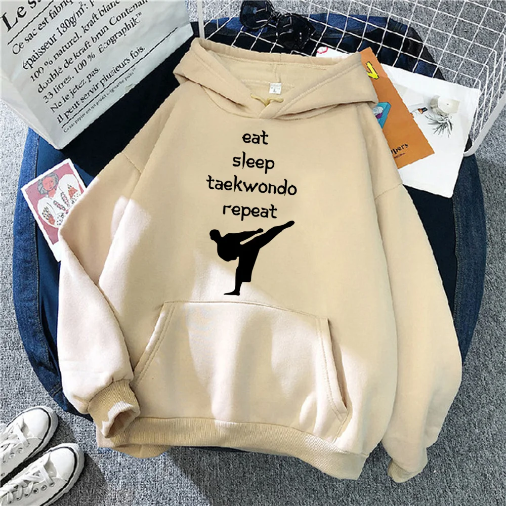 

Женский свитер с длинным рукавом и капюшоном