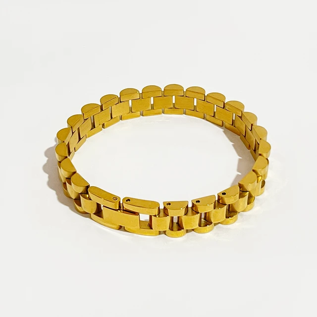 2,600+ Vintage Gold Bangle Bracelets Pictures Stock Photos, Pictures &  Royalty-Free Images - iStock