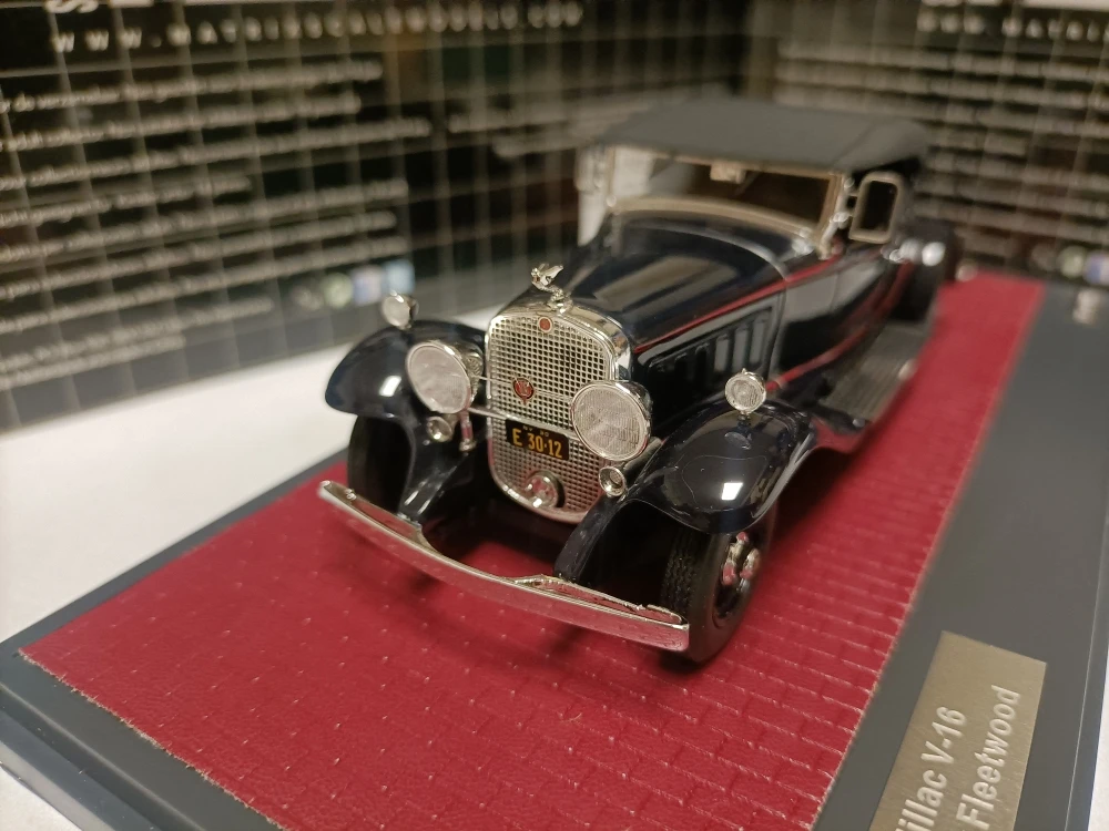 

Matrix 1:43 Fleetwood V16 452 Roadster 1930 Vintage Car Simulation Limited Edition Resin Metal Static Car Model Toy Gift