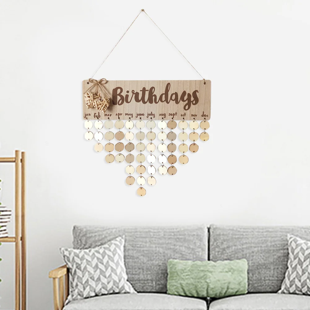 

Деревянный подвесной календарь-напоминание на день рождения