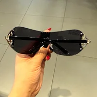Lunettes de soleil de luxe y2k sans monture pour femmes, avec lettres en strass, de marque de styliste, pour l'extérieur, UV400 2