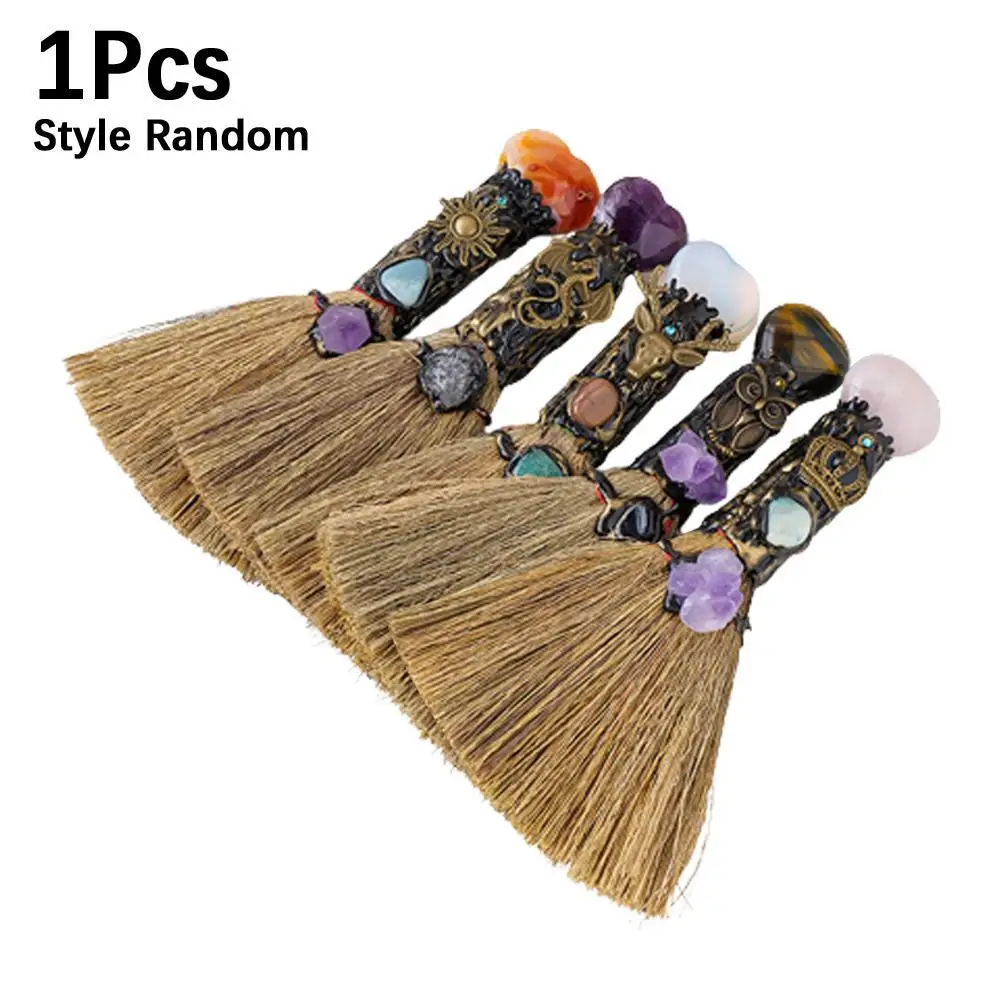 

1Pcs Random Natural Crystal Heart-shaped Mini Broom Ornaments Amethyst Tooth Flower Halloween Witch Magic Broom Home Decoration