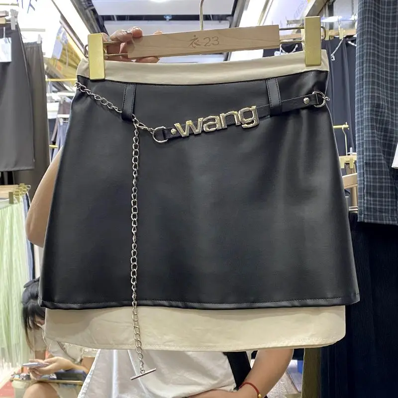 

2023 New Fashion High-quality Design Sense Sexy High Waist Chain Leather Skirt Female Design Sense Splicing A-line Skirt