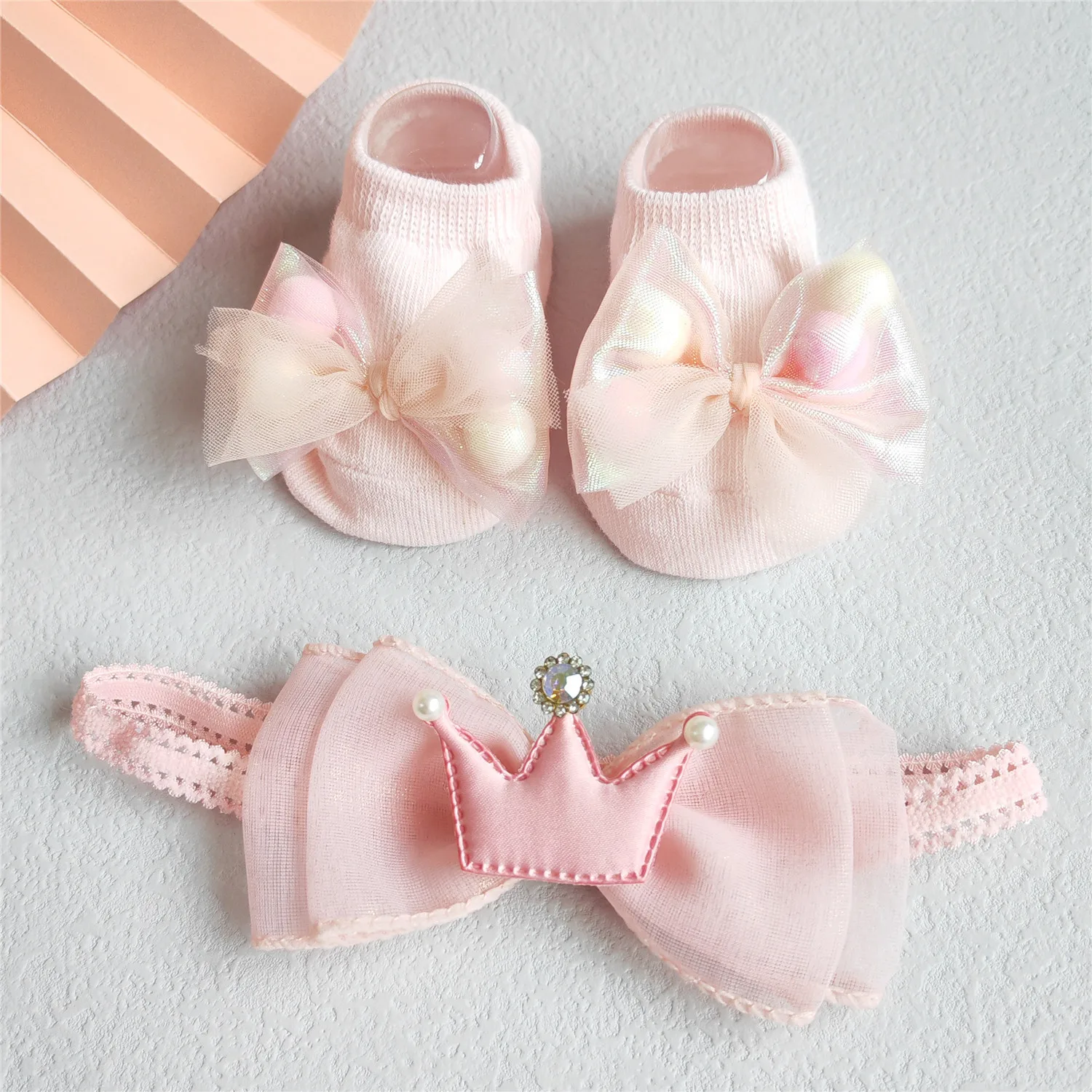 Ensemble 2 pièces bandeau et chaussettes pour bébé fille