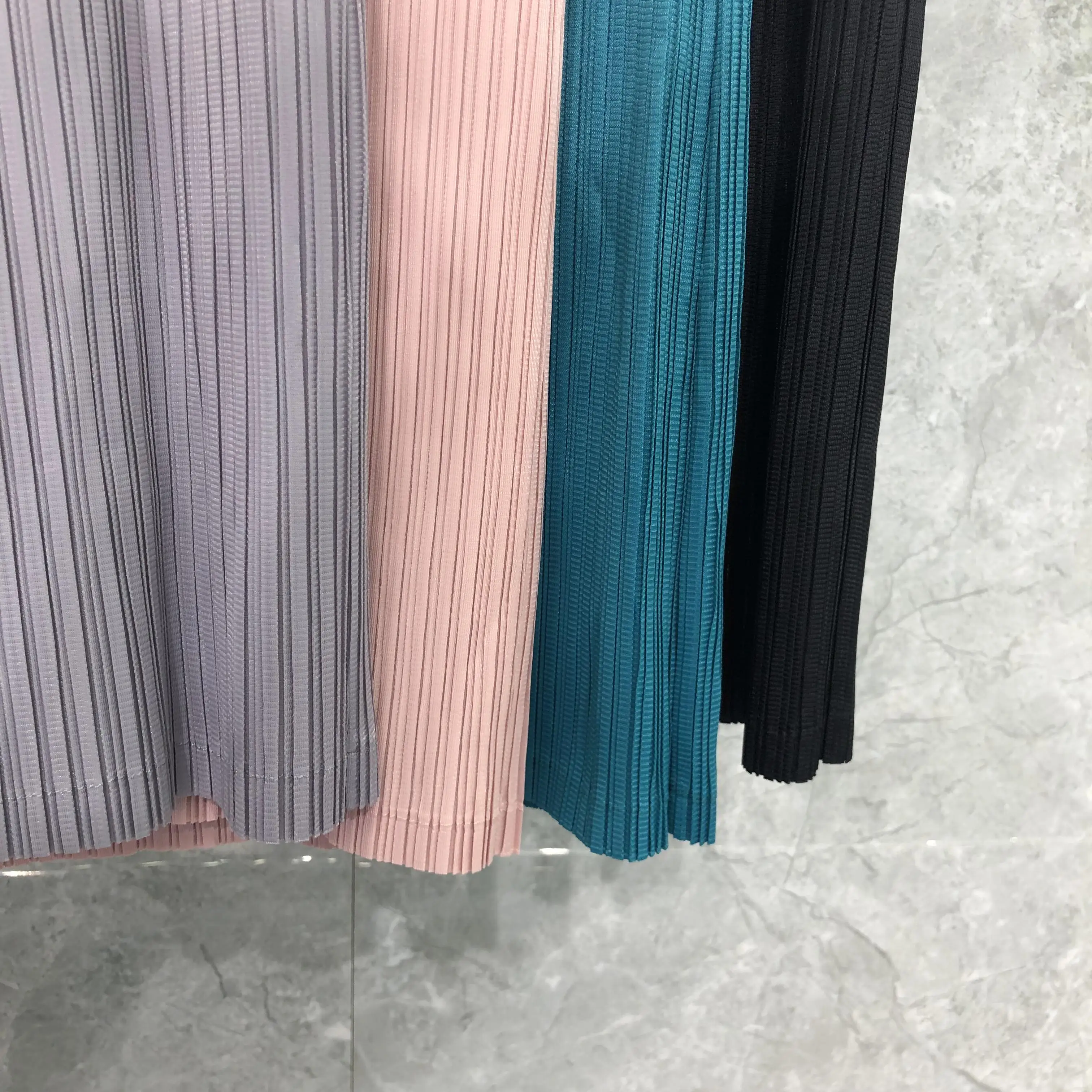Women Miyake Pleated Skirt Buckle Commuting Versatile Elastic Waist Slit High Quality Pleated Skirt Fashion Style Women's Skirt