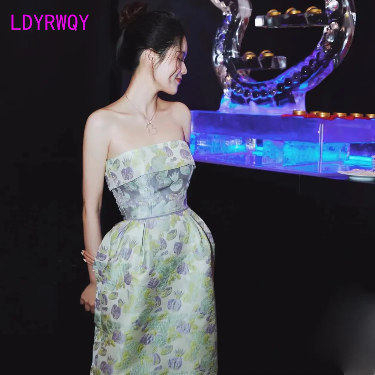 

2023 Xia Xin One-shoulder tube top strapless jacquard dress