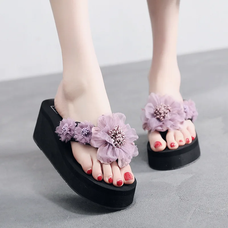 

Женские повседневные шлепанцы на танкетке средней высоты, пляжные шлепанцы на резиновой подошве, роскошные сандалии с цветами на платформе, 2024