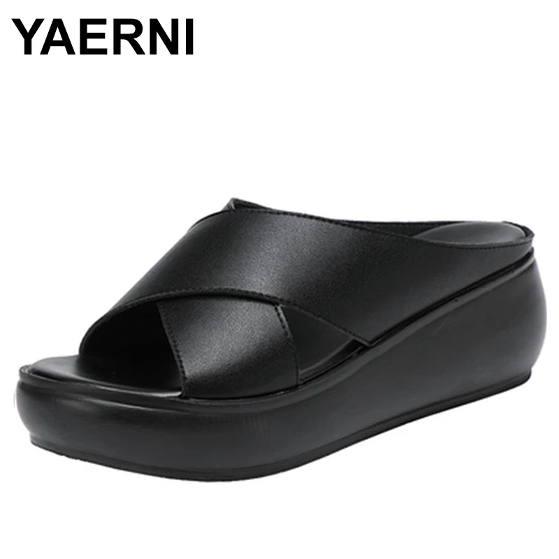 

Сандалии женские из мягкой кожи, босоножки на танкетке, пляжные шлепанцы, летняя модель