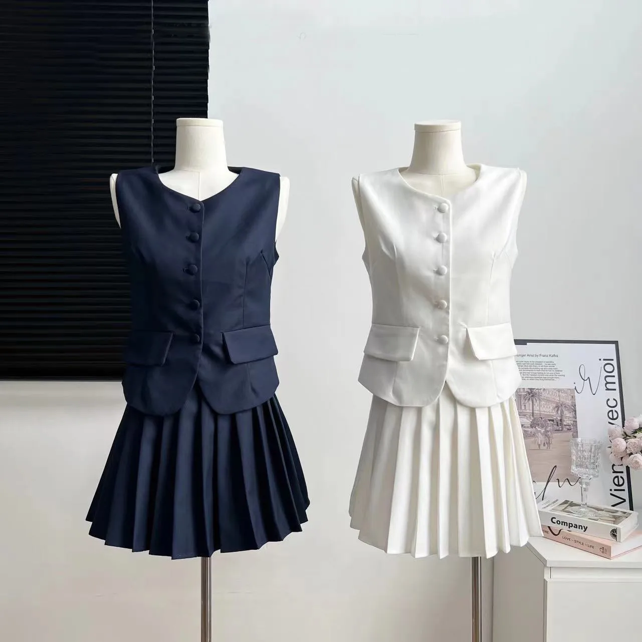 

Women's Summer Chic Two Pieces Skirt Suit Lady Streetwear O Neck Sleeveless Suit Vest Top + Mini A Line Pleated Skirt