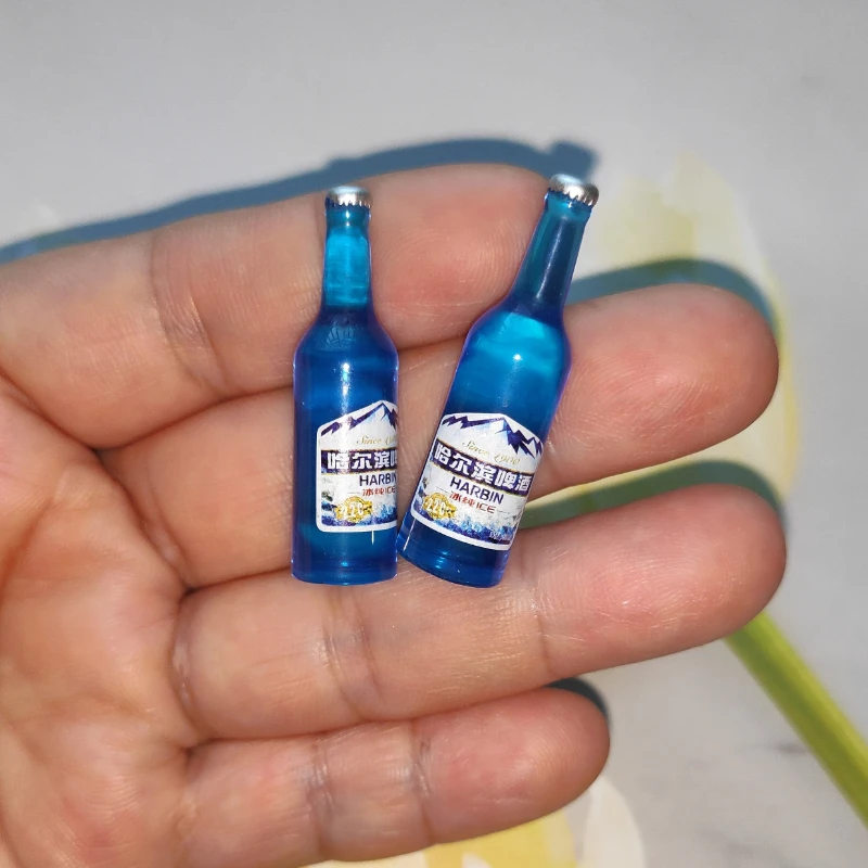 thumbnail image 1 of Mini botella de cerveza con alcohol, colgante de resina para cóctel, accesorio fotográfico en miniatura, adorno de joyería para teléfono de boda, regalos de fiesta, 1 of 5