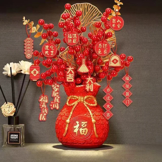 중국 새해 축제 분위기 더하는 인공 식물 장식품