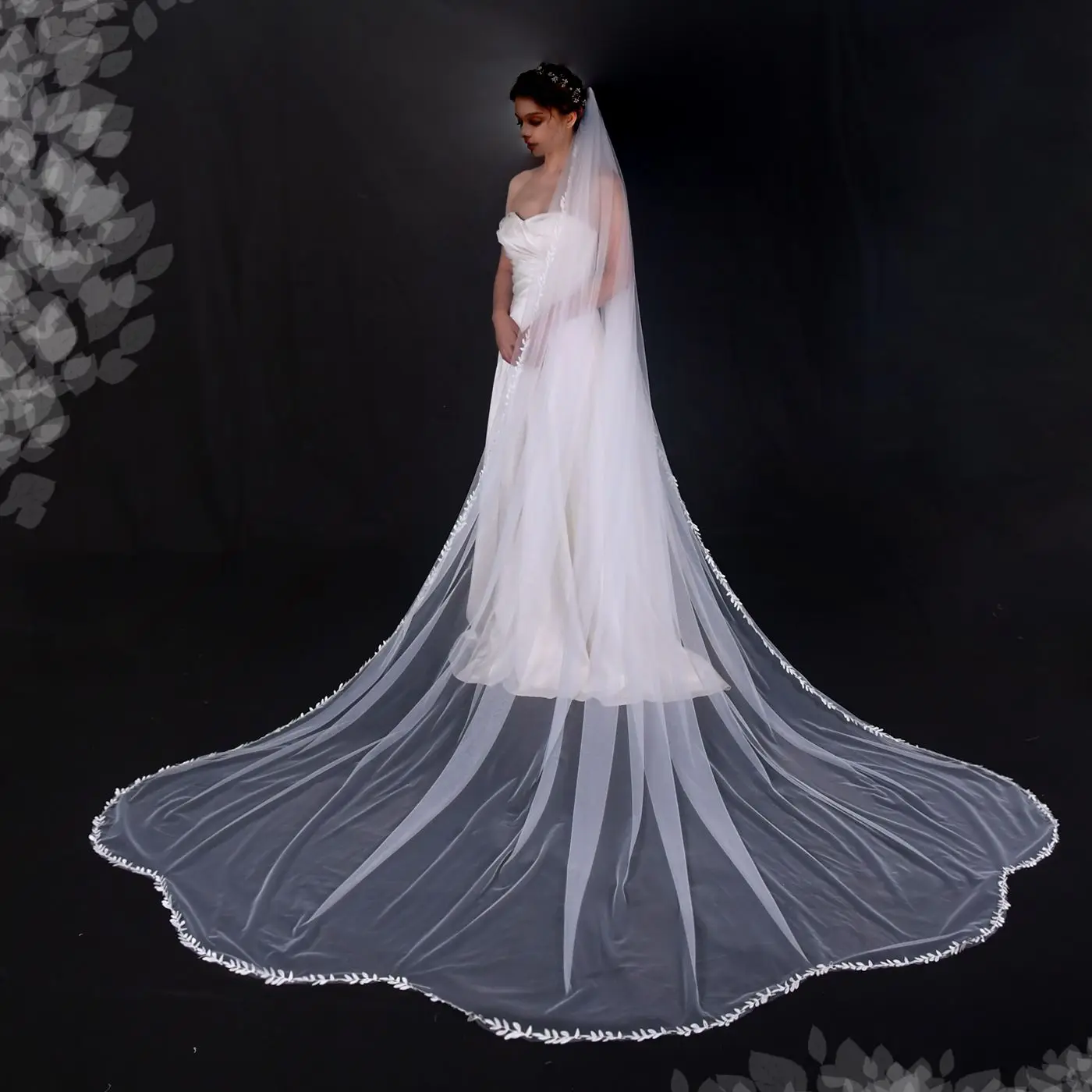 Lace Applique Pearl Scalloped Mid-Length Veil