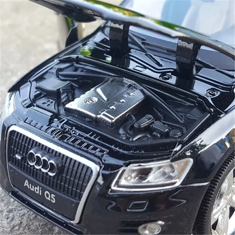 1/32 아우디 Q5 SUV 합금 자동차 모델 다이캐스트 금속 장난감 차량 자동차 모델 시뮬레이션 소리와 빛 컬렉션 어린이 장난감 선물