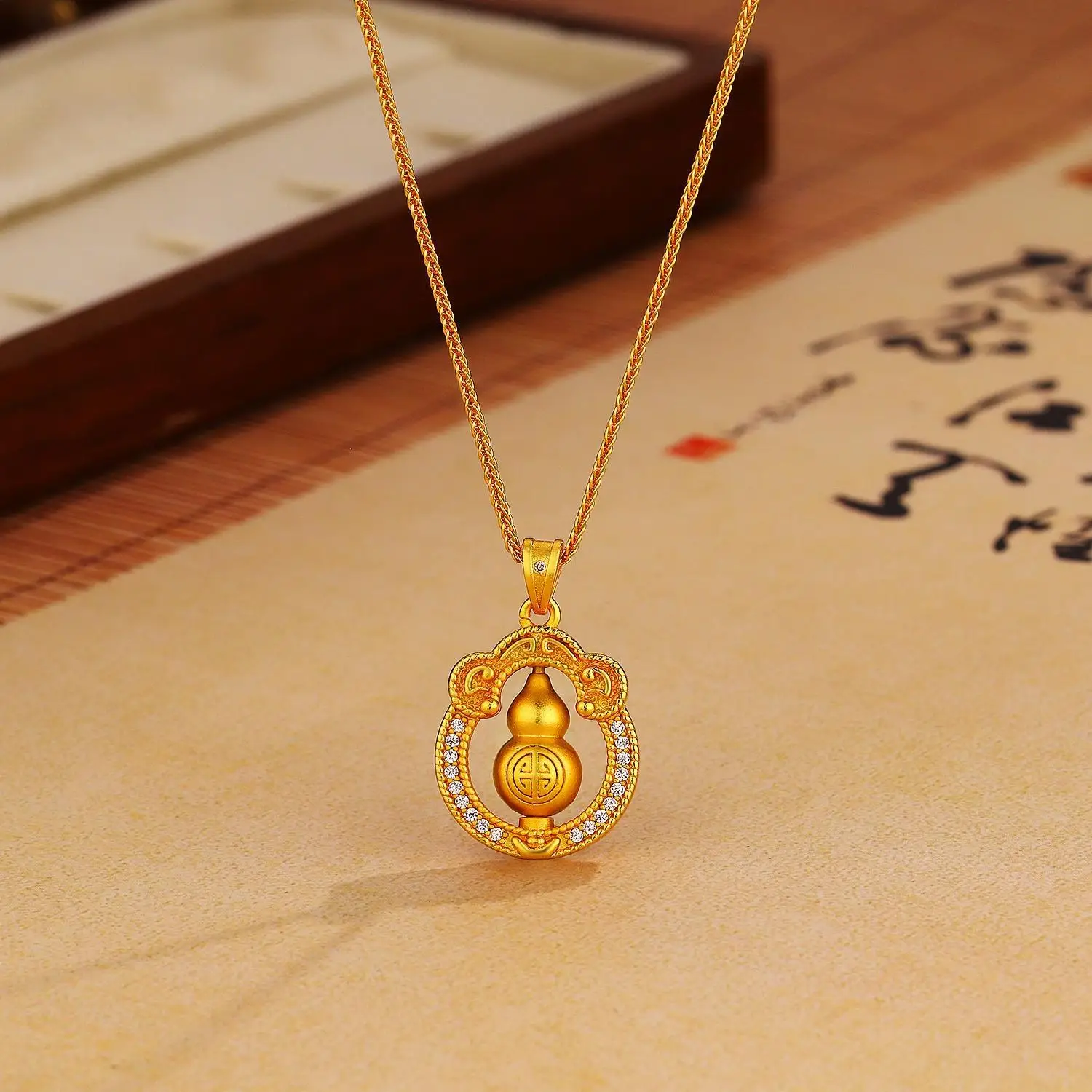 New Chinese 9999 24K real gold gourd rotating pendant necklace female fashion smart gourd clavicle chain to send girlfriend