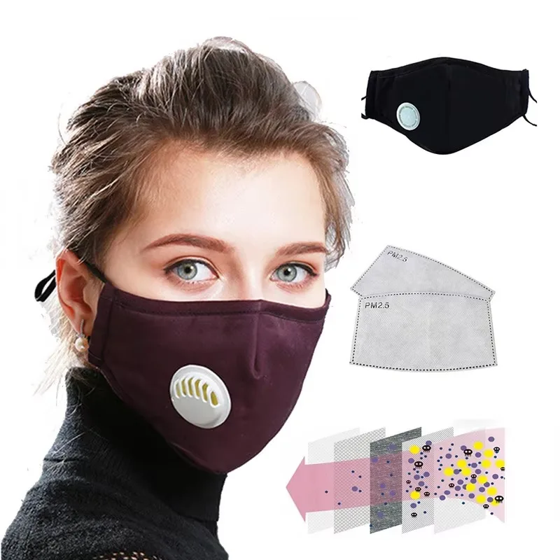 Masque réutilisable en tissu avec filtre de rechange inséré, montrant la superposition des couches.