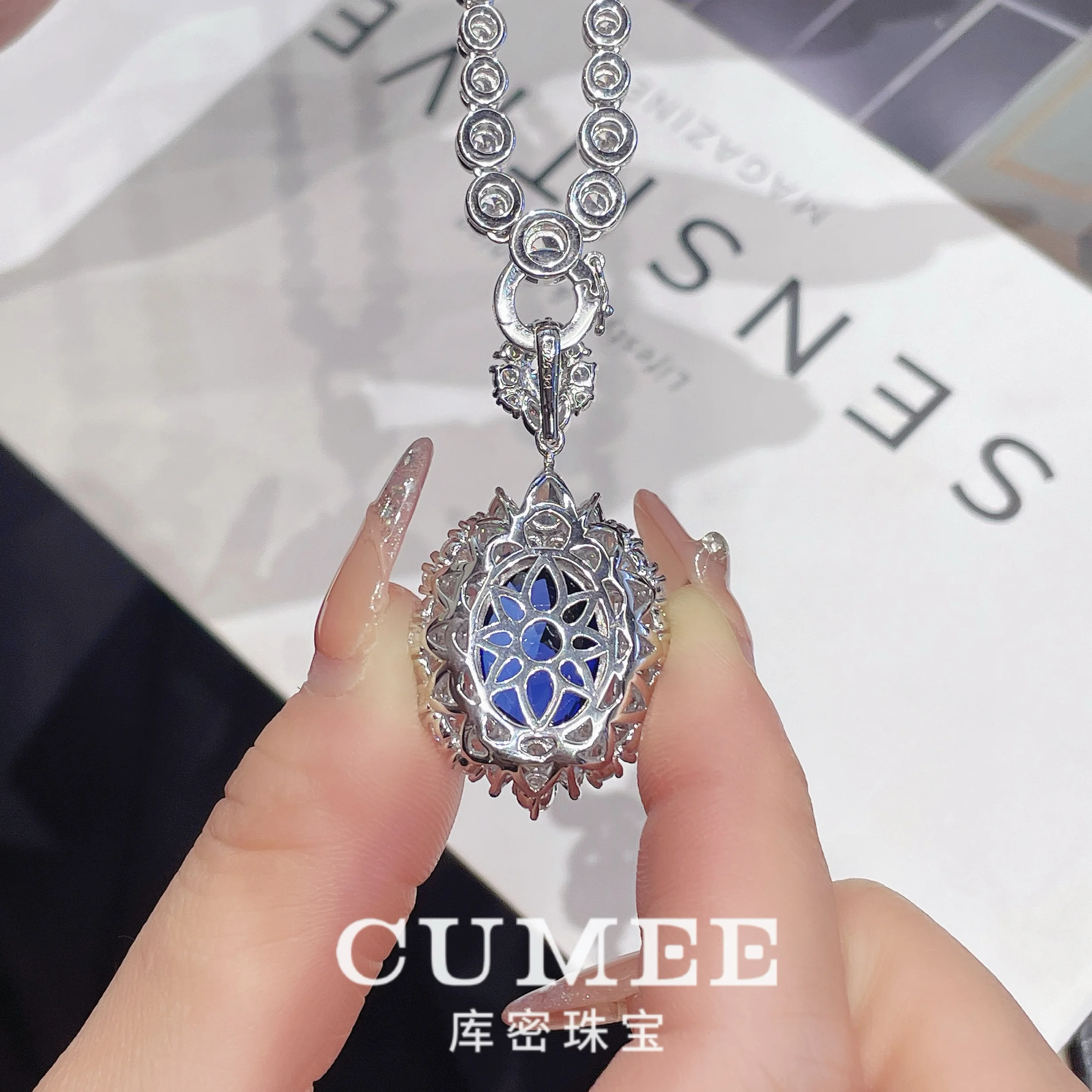 High-end Royal Blue Light Luxury Noble 13 Carat Large Pendant
