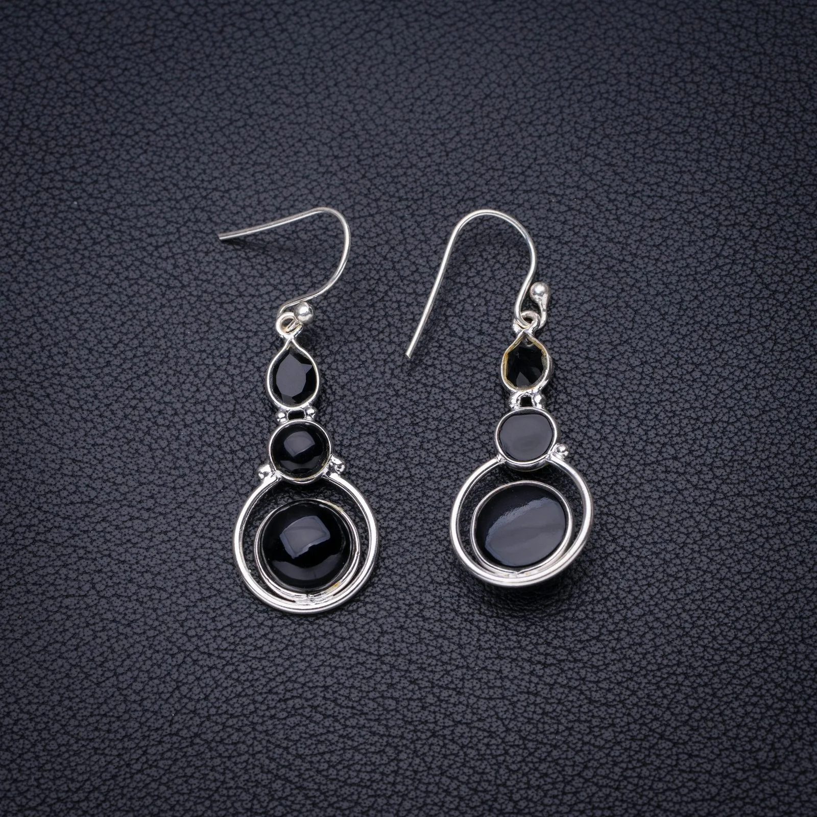 

Серьги из серебра 1,75 пробы с натуральным черным ониксом