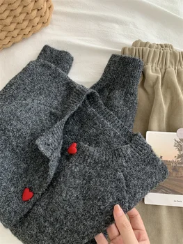 AOSSVIAO 2025 سترة محبوكة من الصوف باللون الرمادي العميق للنساء في الخريف والشتاء أكمام كتف ناعمة ولزجة دافئة بإبزيم الحب 4