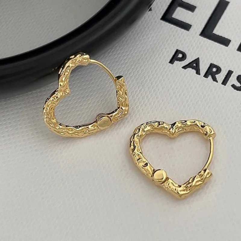 Sexy Vintage Textured Hollow Heart Hoop Earrings for Women Silver Color Gloden Temperament Huggies Jewelry Party Wedding Gifts