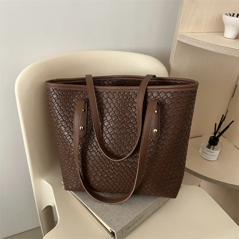 Fashion Retro Large Capacity Bag for Women 2024 New Versatile Handheld Tote Bag Light Luxury Shoulder Underarm Bag Cross Border