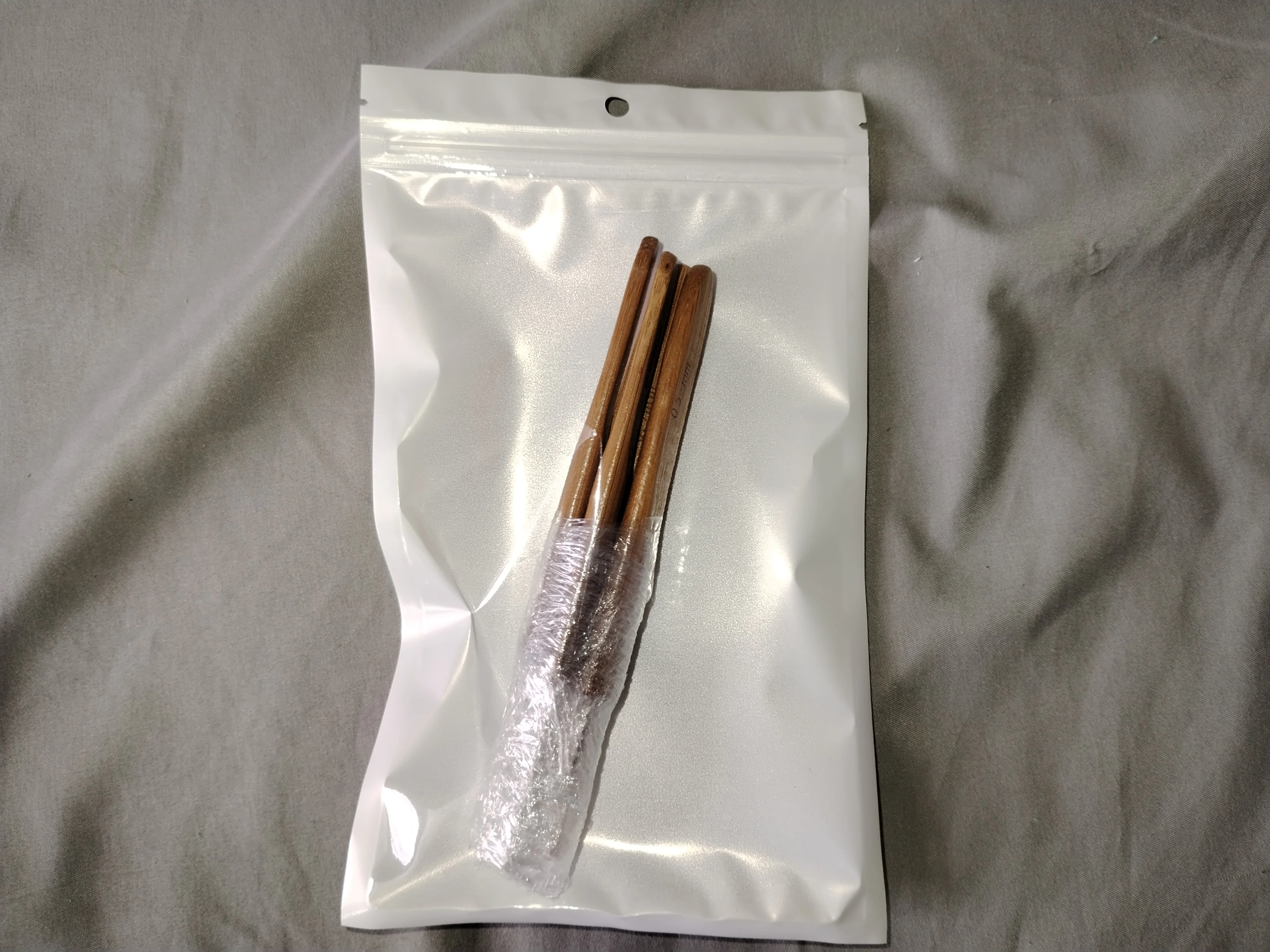 0.5MM DM hook size hair crocheting needle 4 pieces per package bamboo holder dreadlocks hair braiding tools crochet hooks hair extensions tool