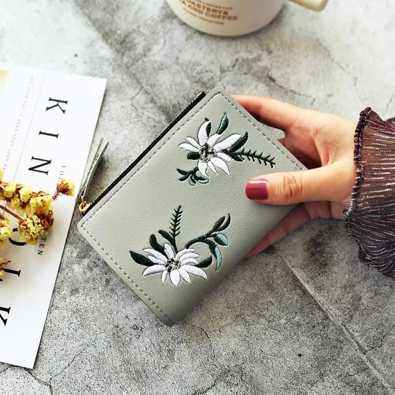 

New Fashion Lady Wallet Mini Embroidered Short Trend Personality Wallet