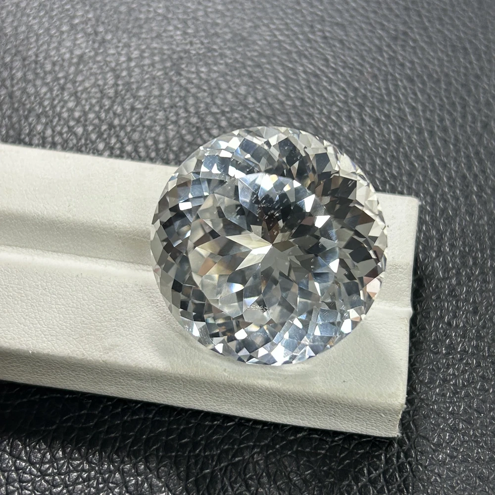 Meisidian Big Size 30mm 130 Carat Synthetic Clean White Sapphire Stone