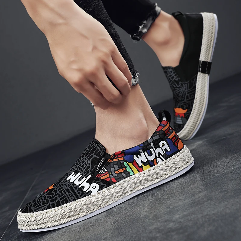 Fashion Graffiti Canvas Shoes Men Summer Breathable Flat Loafers Shoes Man 2024 Trend Black Printing Slip-on Men's Casual Shoes