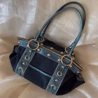 Sac à main vintage haut de gamme grande capacité, sac à bandoulière décontracté pour jeunes femmes, style chic et cool, sac sous le bras contrastant 5