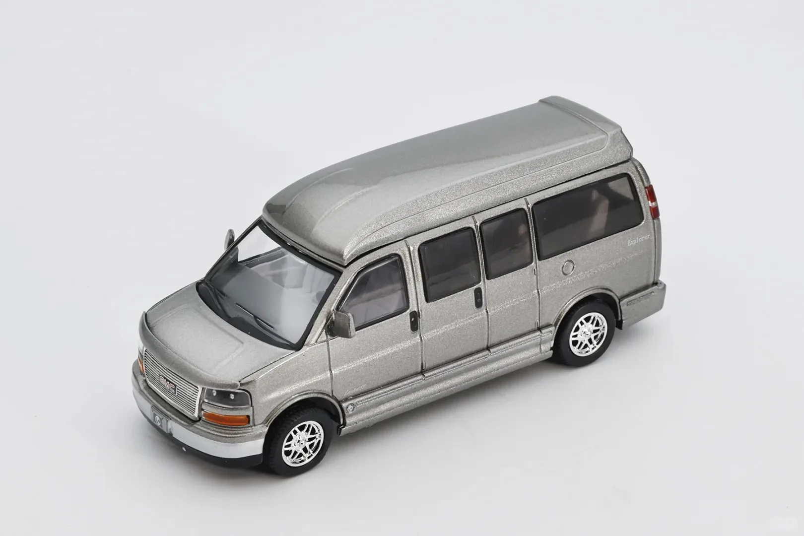 새로운 입고 상품 섀도우 1:64 GMC MPV 미니밴 밴 모델 합금 미니어처 다이캐스트 모델 대형 미국 MPV 모델 장난감 어린이 장식품 선물