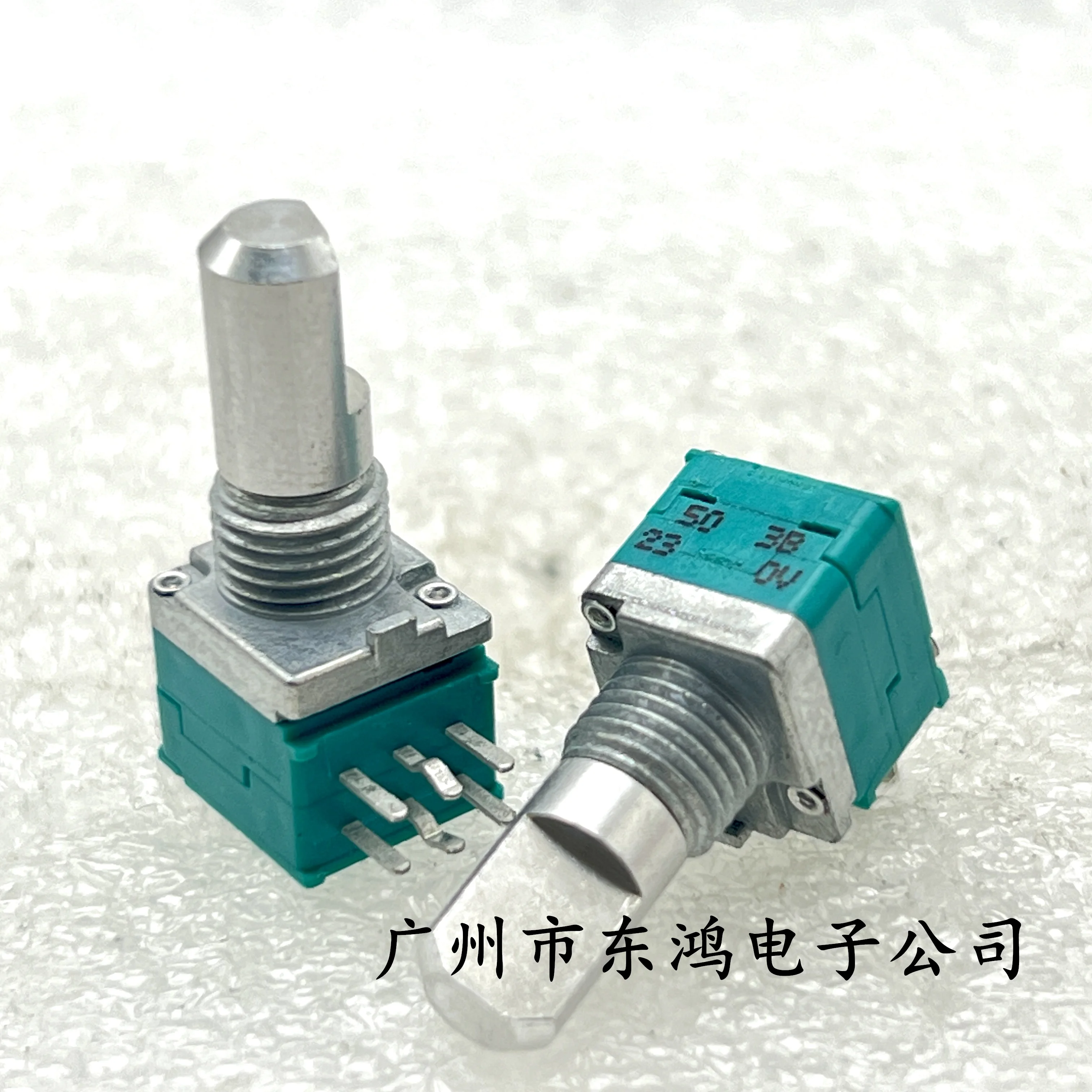 Japanese ALPS fever level audio mini RK09 precision rotating carbon film potentiometer dual B50K D-axis 1 pcs