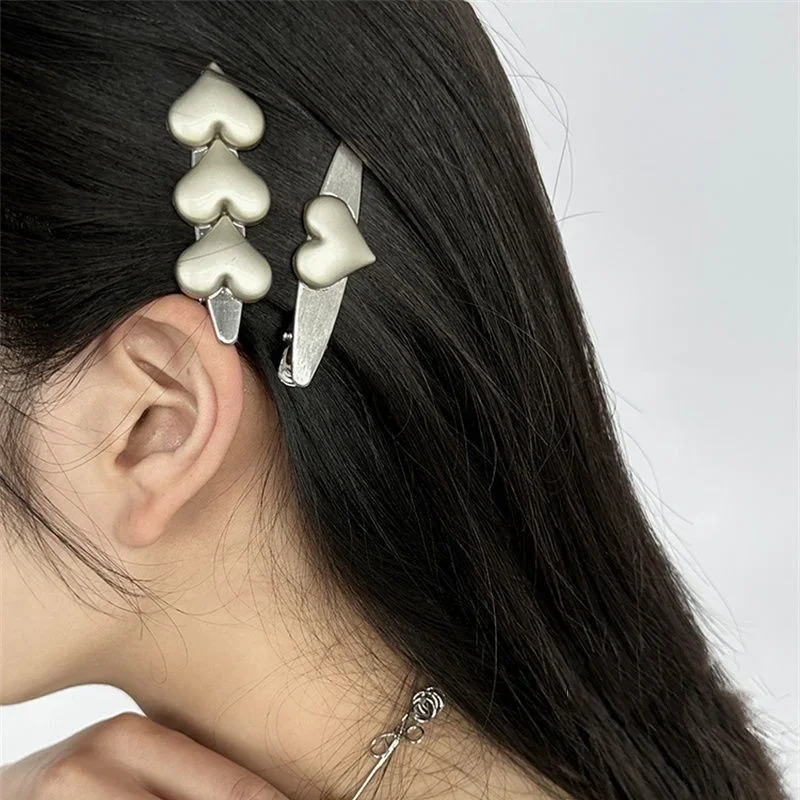 Korean New Metal Heart Hairpin Girls 2023 Summer Sweet Cool Charm Alligator Clip Y2k Hair Accessories for Women Punk Headdress