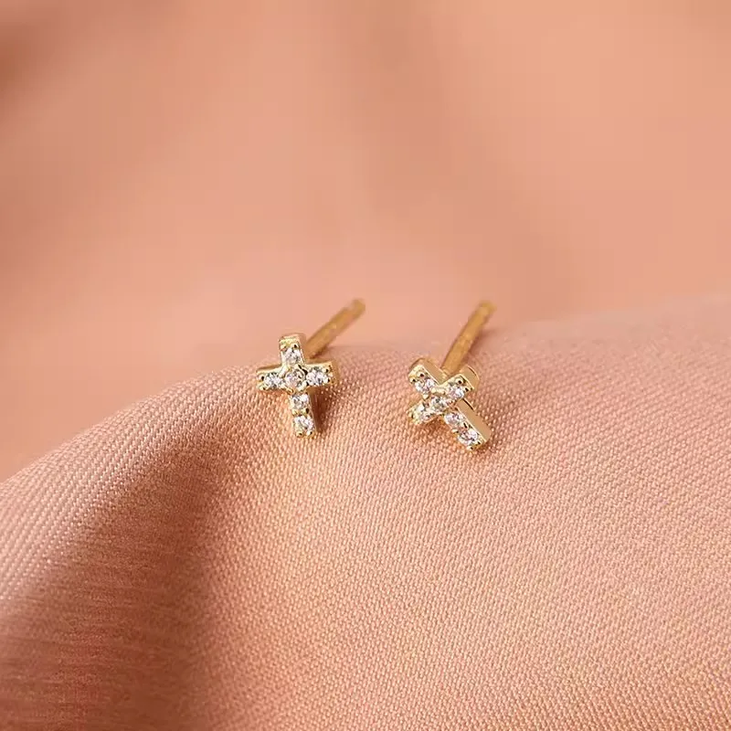 Ohrstecker aus 925er-Sterlingsilber, schlicht, koreanischer Zirkon, Mini-Kreuz-Ohrstecker für Teenager und Frauen, Alltag, Party-Schmuck – Detail 2