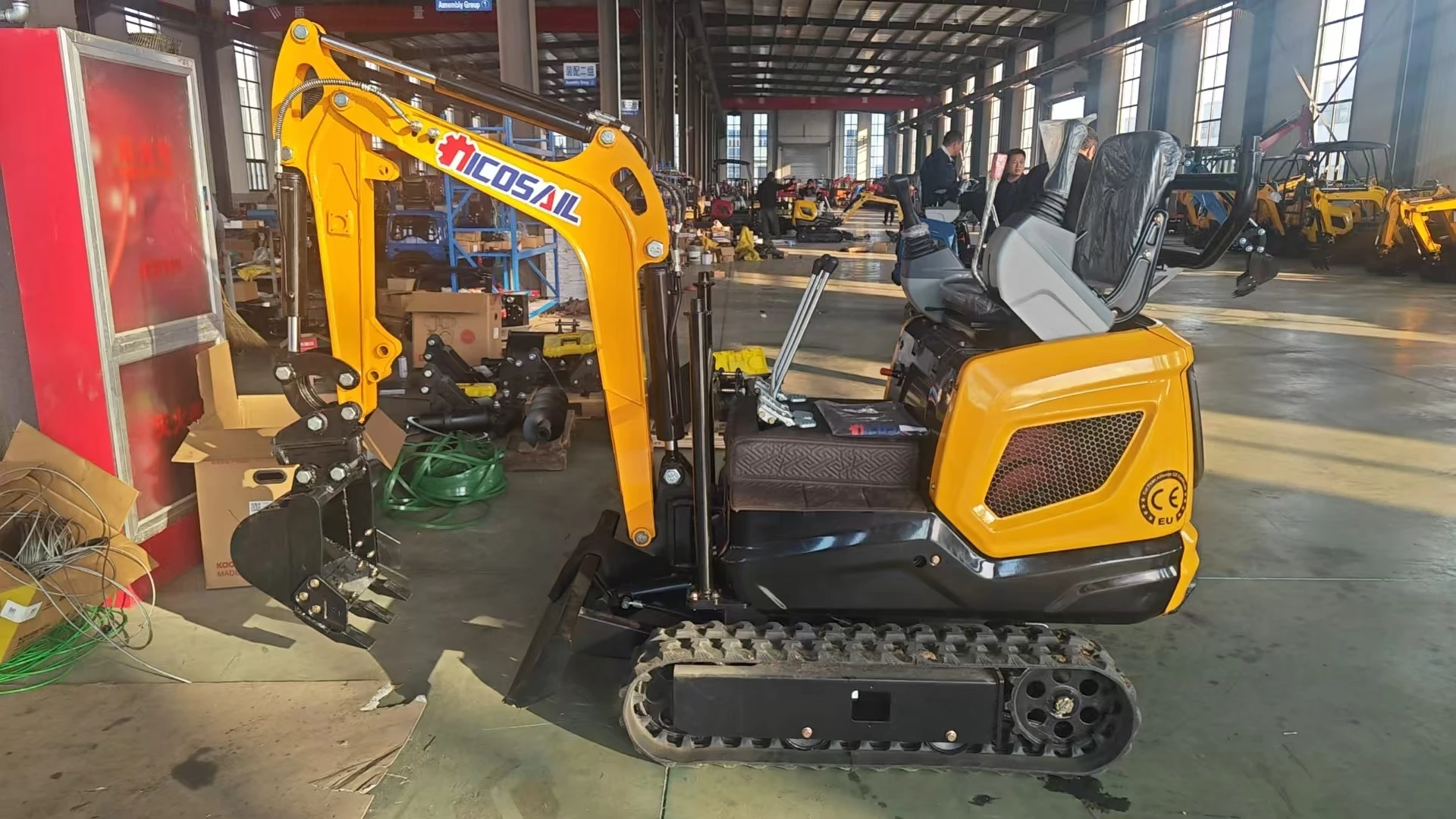 Kleiner Bagger, 1,8 Tonnen Haushaltsbagger, Dieselbetriebener kleiner Raupenbagger mit Schaufel