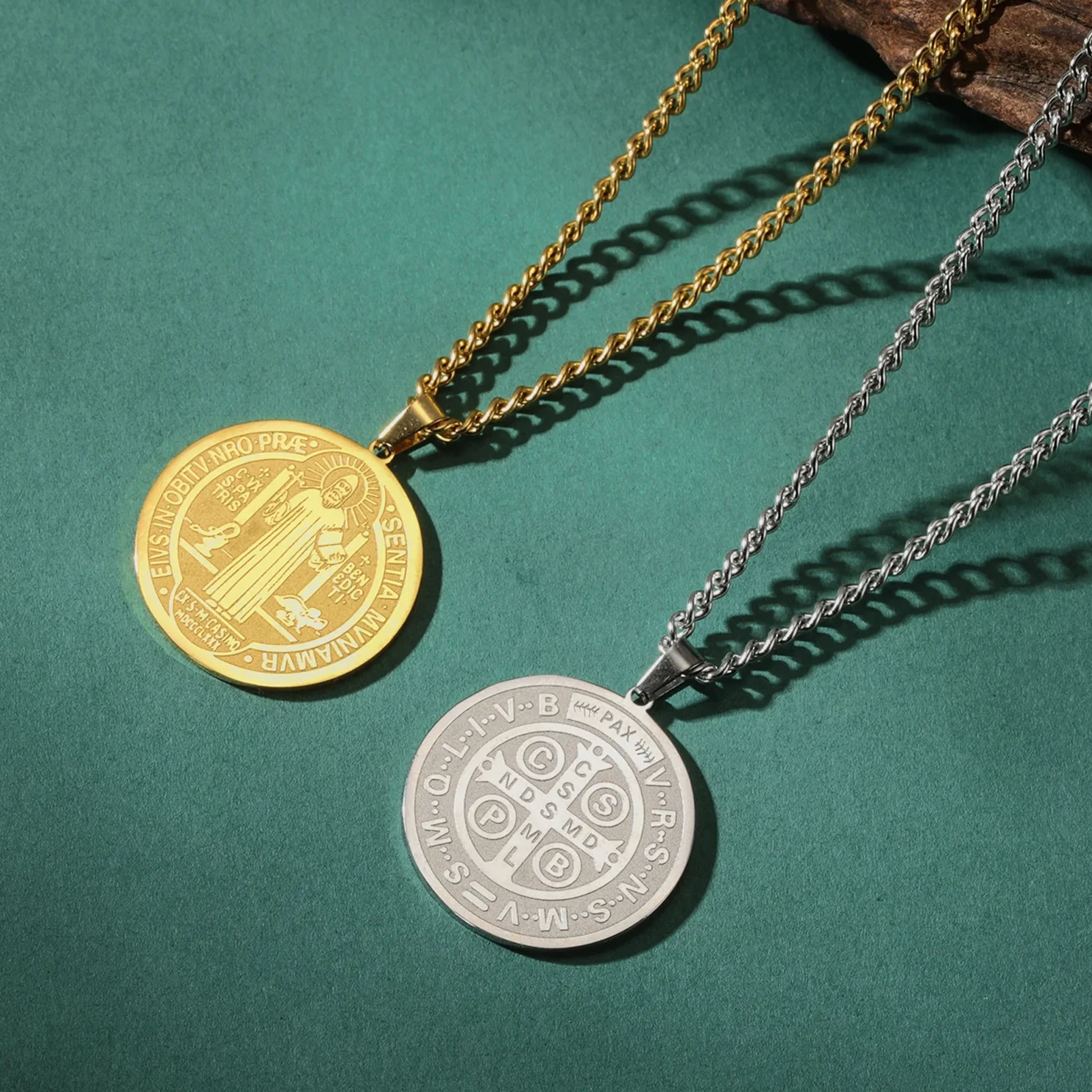 COOLTIME Saint Benedict Medaille Halskette Edelstahl katholischen Medaillon Anhänger Halsreif Vintage San Benito Amulett Schmuck Geschenk