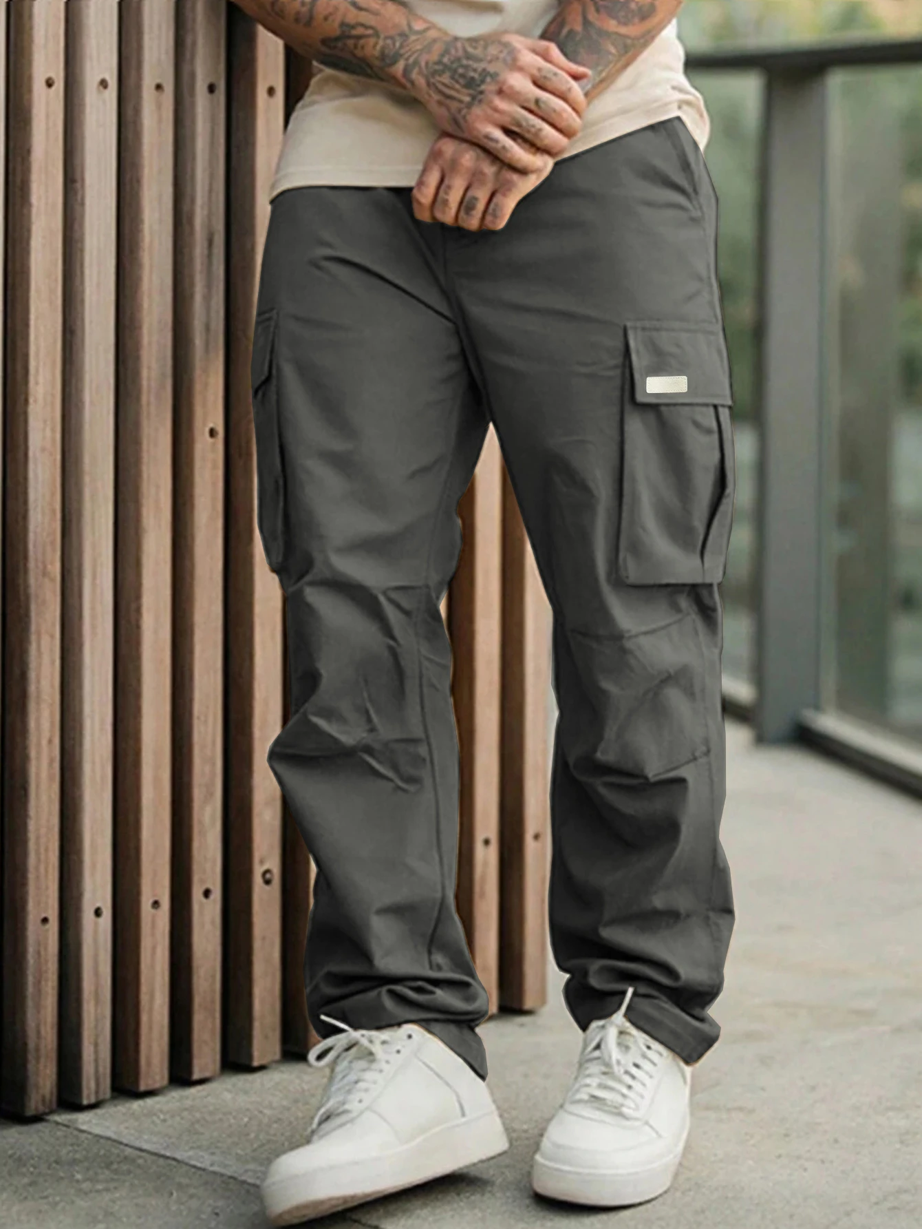 Einfarbige Cargohose für Herren mit Pattentasche, Kordelzug am Bund, normale Passform, lässige Hose mit geradem Bein für den Alltag – Detail 19