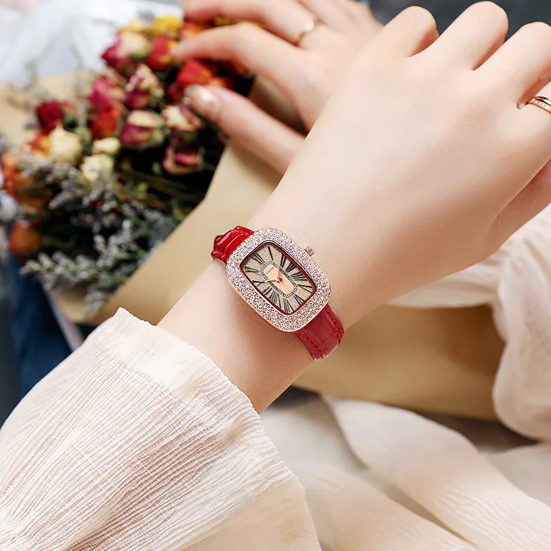 Fashionable women's leather strap watch with diamond inlay, rhinestone wine barrel, women's quartz watch
