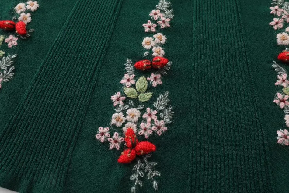 Skirt embroidery pattern