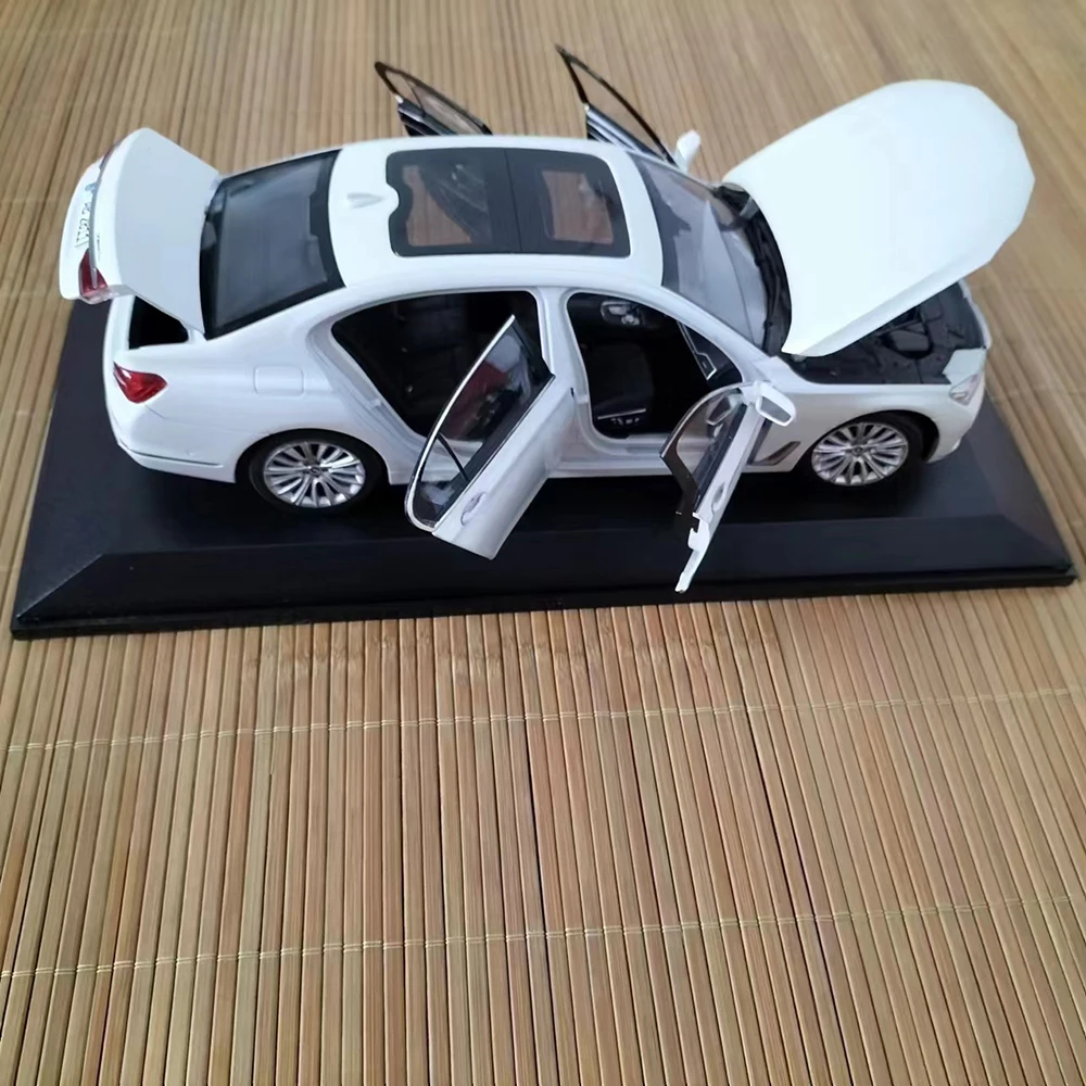 Die-cast escala 1:18 bmw 750li 7 série edição estendida sedan