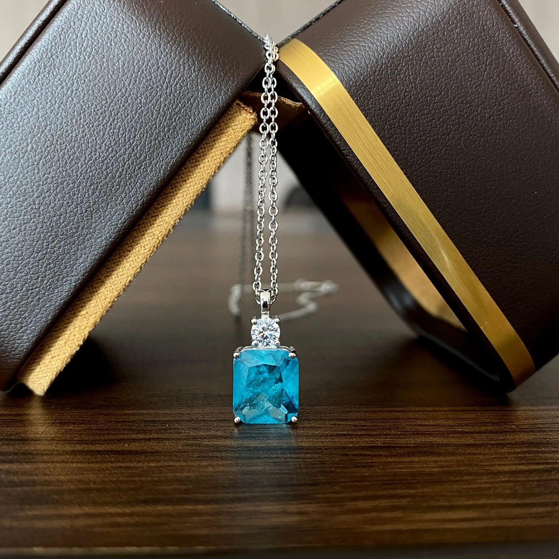 925 Silver Inlaid Simulated Emerald Pendant Chain Vintage Women's Paraiba Necklace Elegant Women's Party Birthday Jewelry Gift