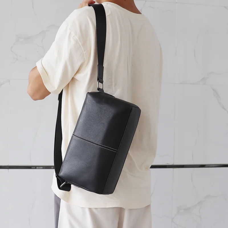 Men's Leather Shoulder Bag Crossbody Bag Plant Tanned Leather Small Body Bag  Simple Casual Pillow Bag Commuting