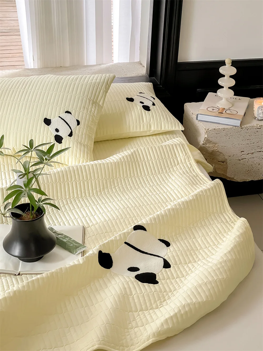 Cute climbing panda with cotton clip and elevated bed sheet mattress protective cover, all cotton dustproof bed sheet cover