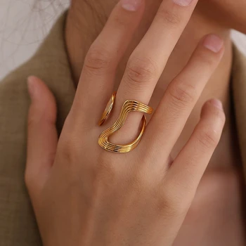 Anello con nodo d'amore per donna, anello impilabile delicato placcato oro in acciaio inossidabile, piccoli gioielli con nodo